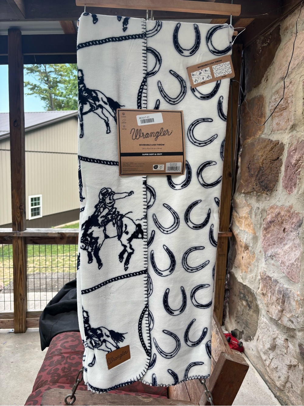 Nwt Wrangler White and Black Western Rodeo Throw Blanket